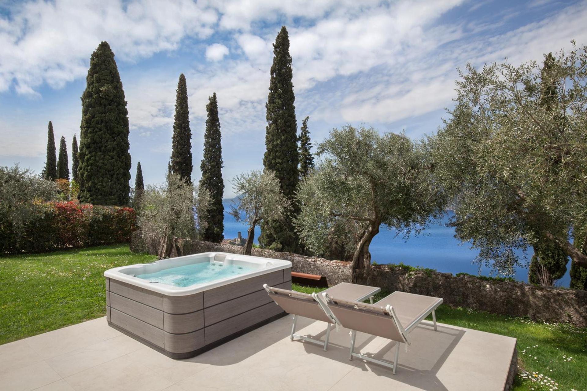 Villa Cipressi - Luxuri Lounge - Μαλτσεζίνε Εξωτερικό φωτογραφία
